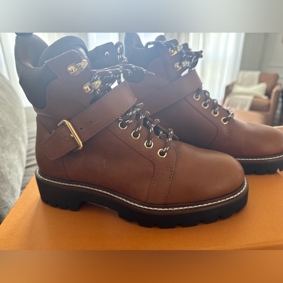 LOUIS VUITTON COGNAC MONOGRAM RANGER COMBAT BOOTS 38W - Picture 8 of 9